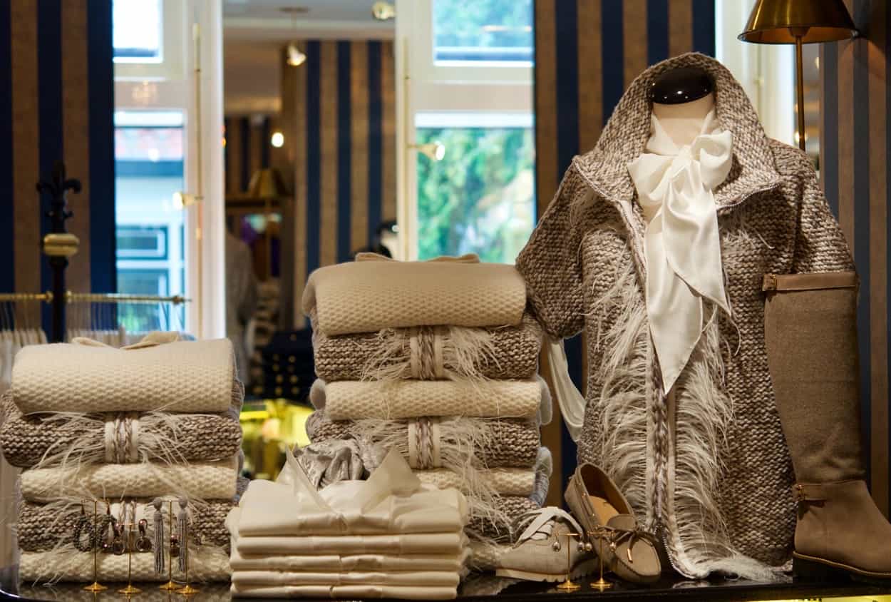 Nino Colombo is verkrijgbaar bij Modici Laren, laren, bm damesschoenen, katharina von braun, damesmode, bm comfortabel, michele mode, loro piana, escada mode, michele broeken, stizzoli mode, katharina v braun, barbara kessels mode, le tricot perugia, barbara kessels, maison common, Luxe merken, liola mode, nvsco, exclusieve damesmode, rolf schulte, thomas rath, dameskleding, stizzoli, seductive mode, gelegenheidskleding, feestkleding Chopard verkrijgbaar bij Modici in Laren in het Gooi