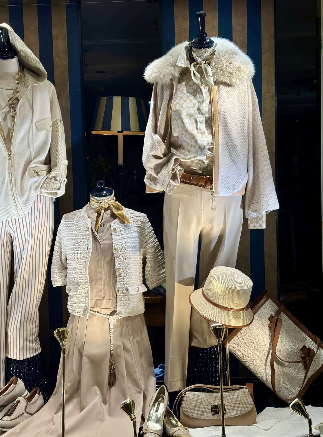 Beige Vest Met Fake Fur