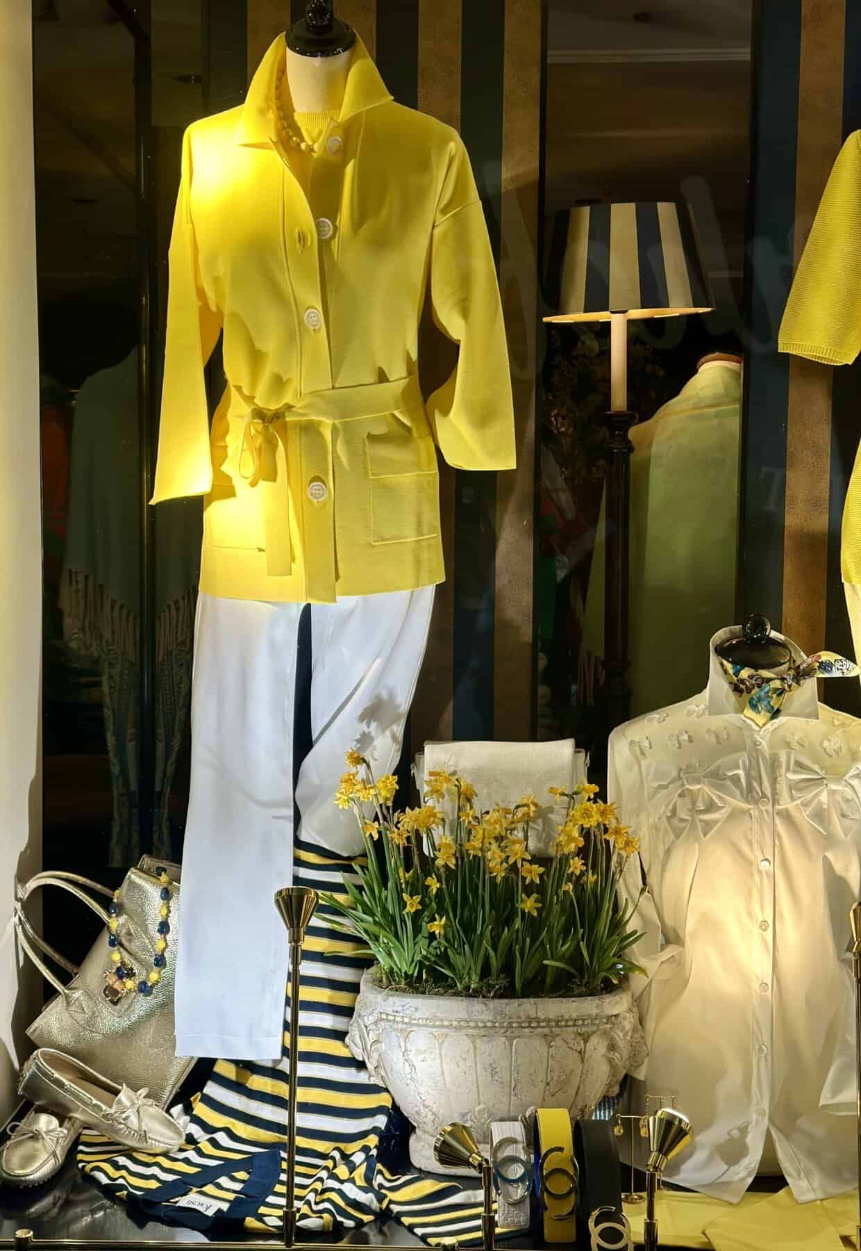 geel vestje verkrijgbaar bij modici laren en ook in groten maten verkrijgbaar