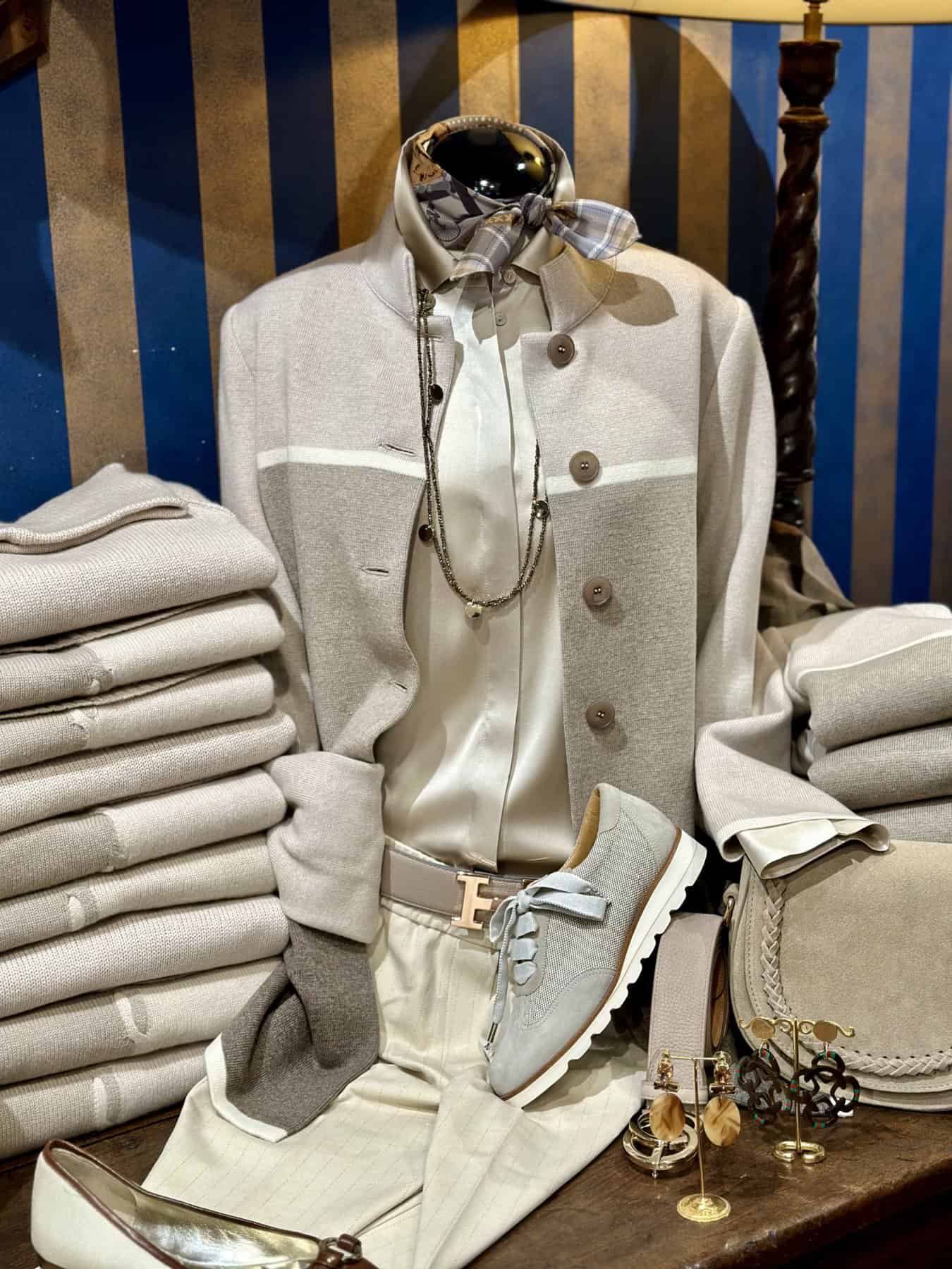 foresti vest kan op maat en in gewenst kleur gemaakt worden