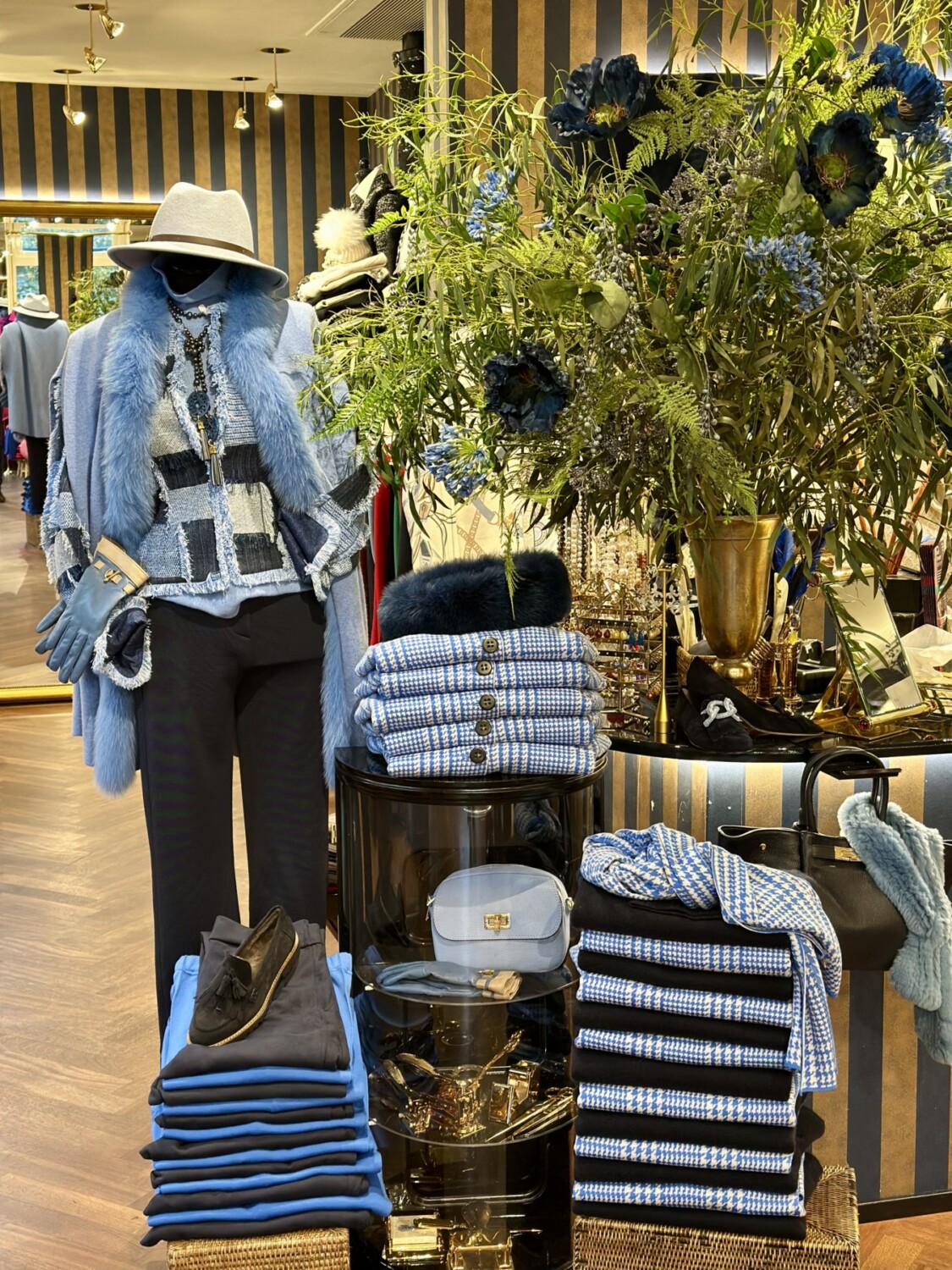 Kort Bleu Blazer Met Cape