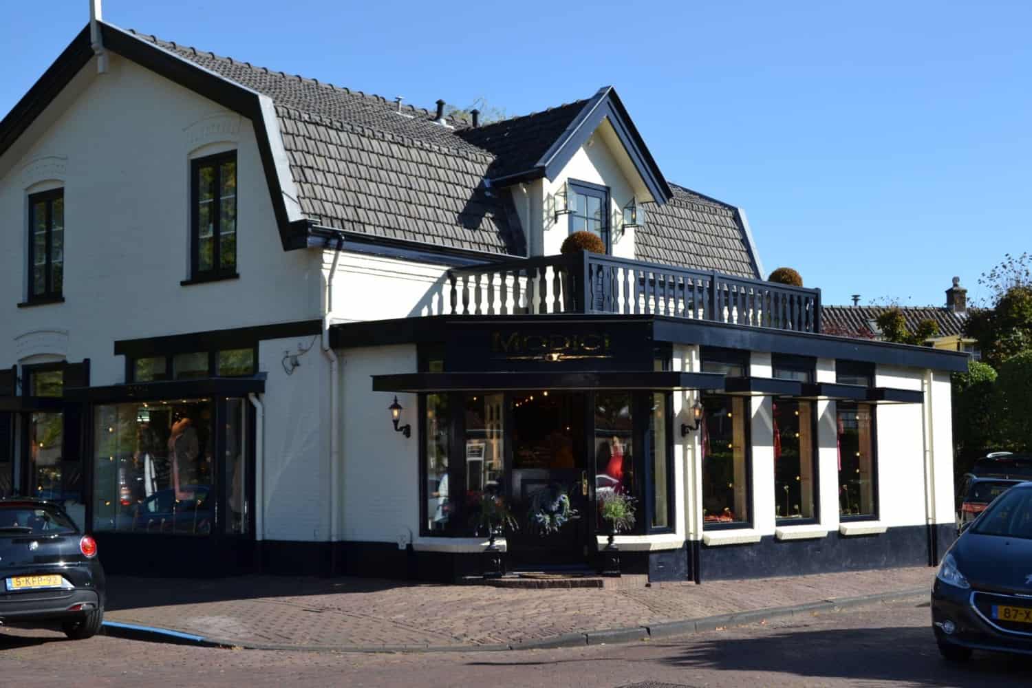 Exclusieve dameskleding in Laren NH bij damesmode Modici – ook grote maten Exclusieve dameskleding in Laren NH bij damesmode Modici - ook grote maten