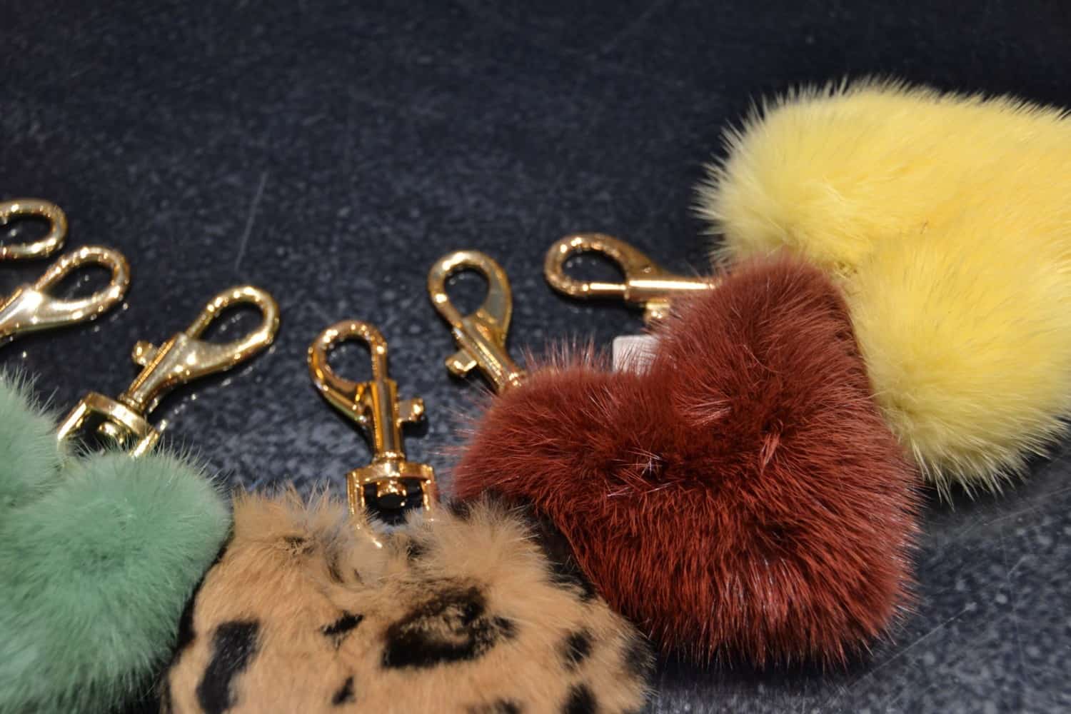 Exclusieve sleutelhanger met bont bij Modici in Laren Nh